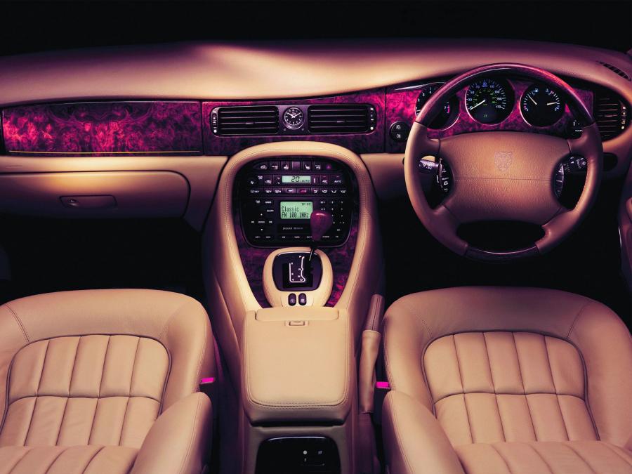  Jaguar XJ Sport 1997 года  (фото 8 из 18)